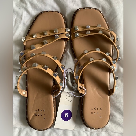 *NWT A New Day Tan Leather Sandals with Studded Straps SIZE 6 - Picture 2 of 10